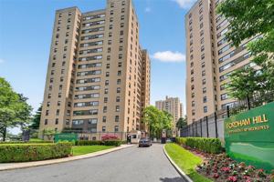 featured image of 6 Fordham Hill Oval #14B