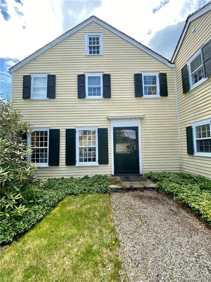 333 Hook Rd - Photo 4 of 23