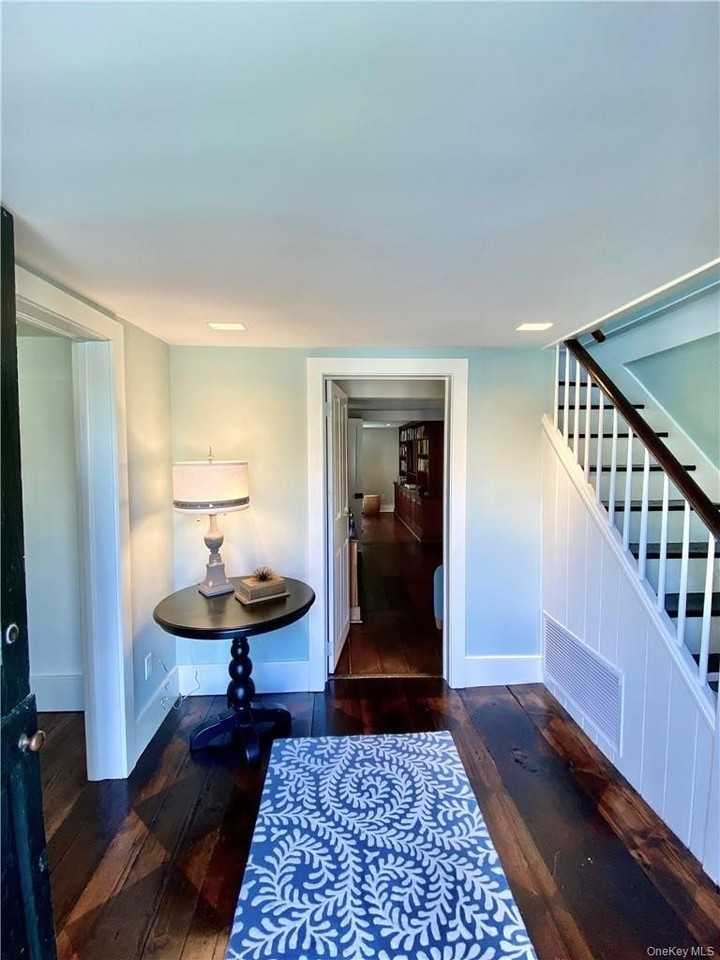 333 Hook Rd - Photo 5 of 23