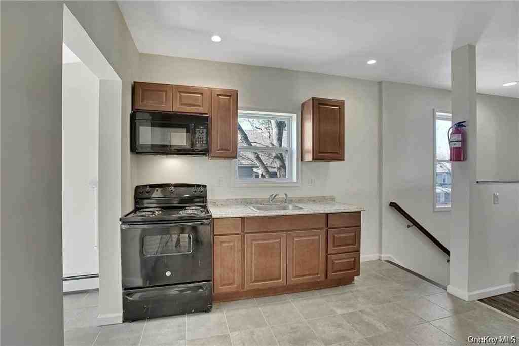 304 Tower Ave - Photo 6 of 21