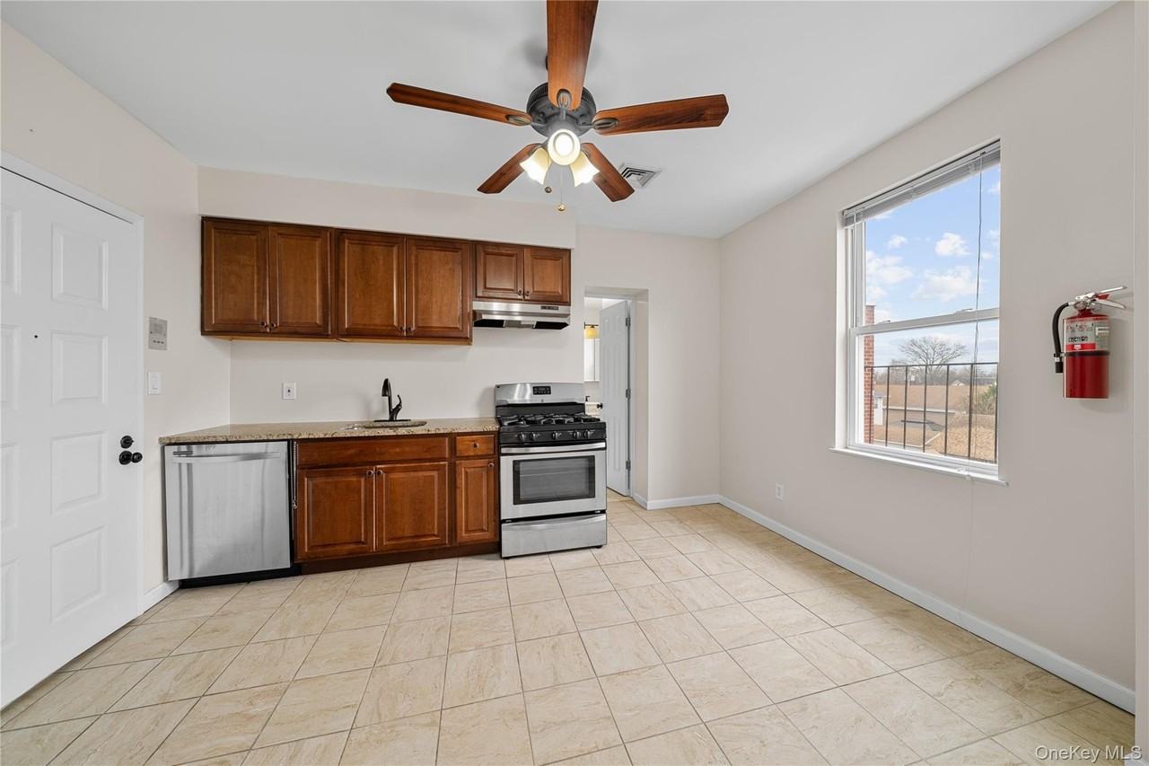 402 Jericho Tpke Unit 4 - Photo 2 of 14