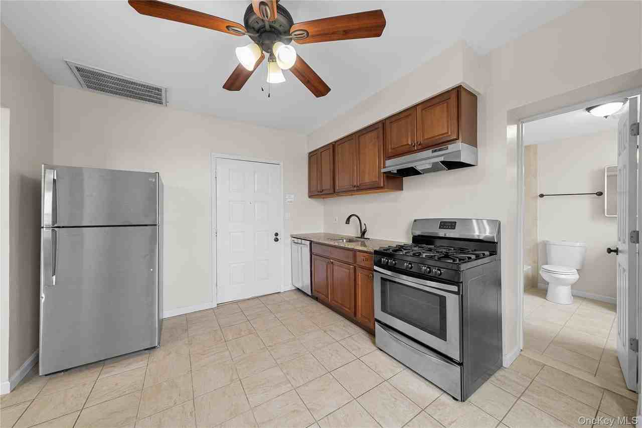 402 Jericho Tpke Unit 4 - Photo 3 of 14