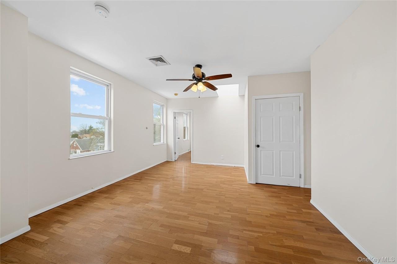 402 Jericho Tpke Unit 4 - Photo 4 of 14