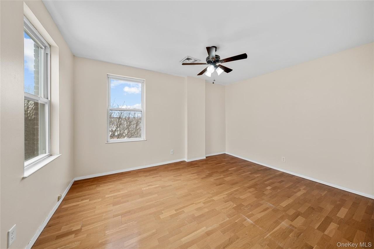 402 Jericho Tpke Unit 4 - Photo 6 of 14