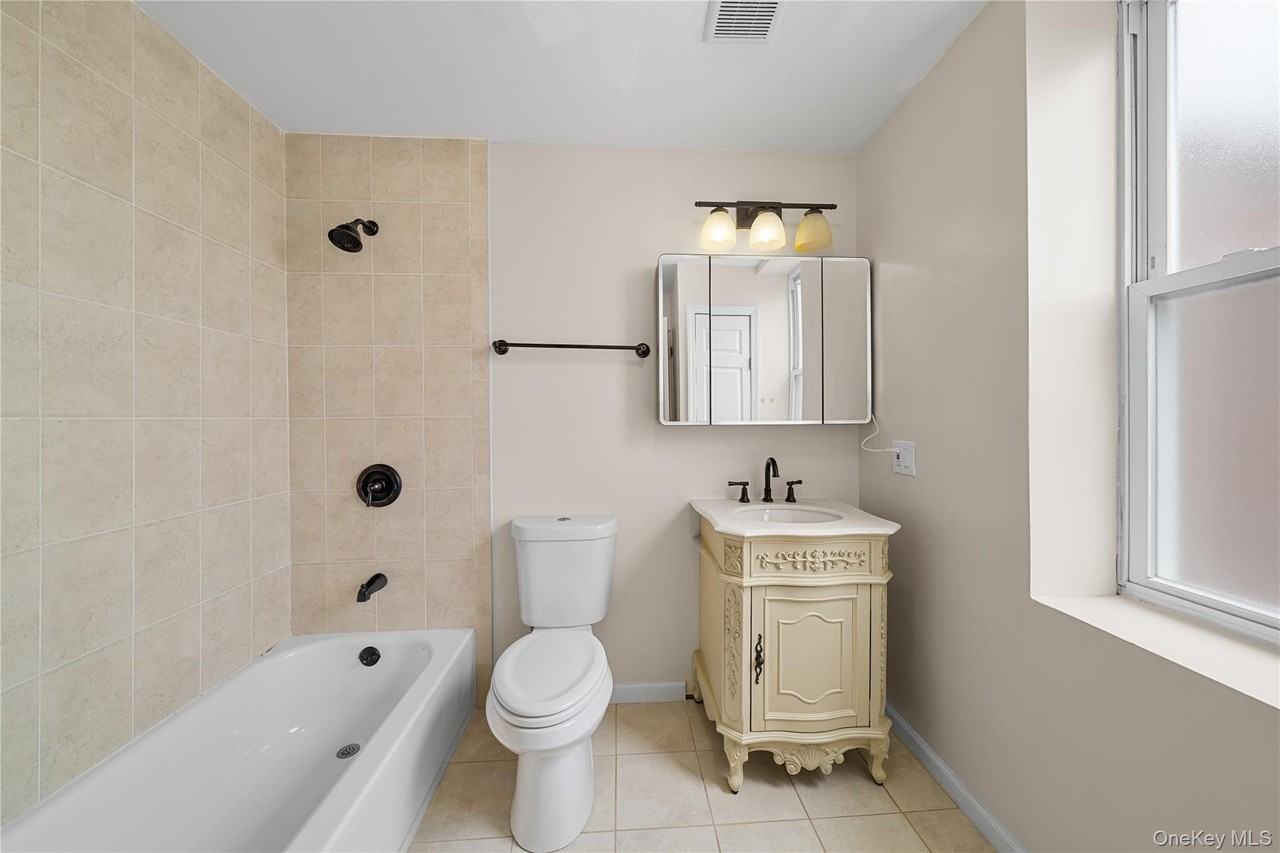 402 Jericho Tpke Unit 4 - Photo 7 of 14