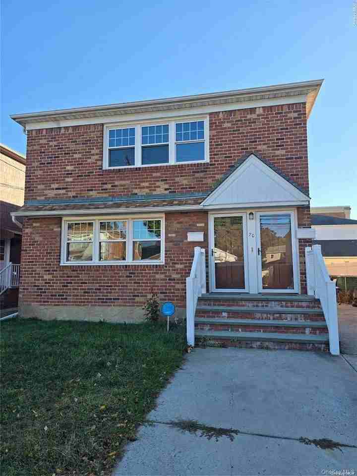 70 E Valley Stream Blvd Apt 2 - Photo 2 of 9