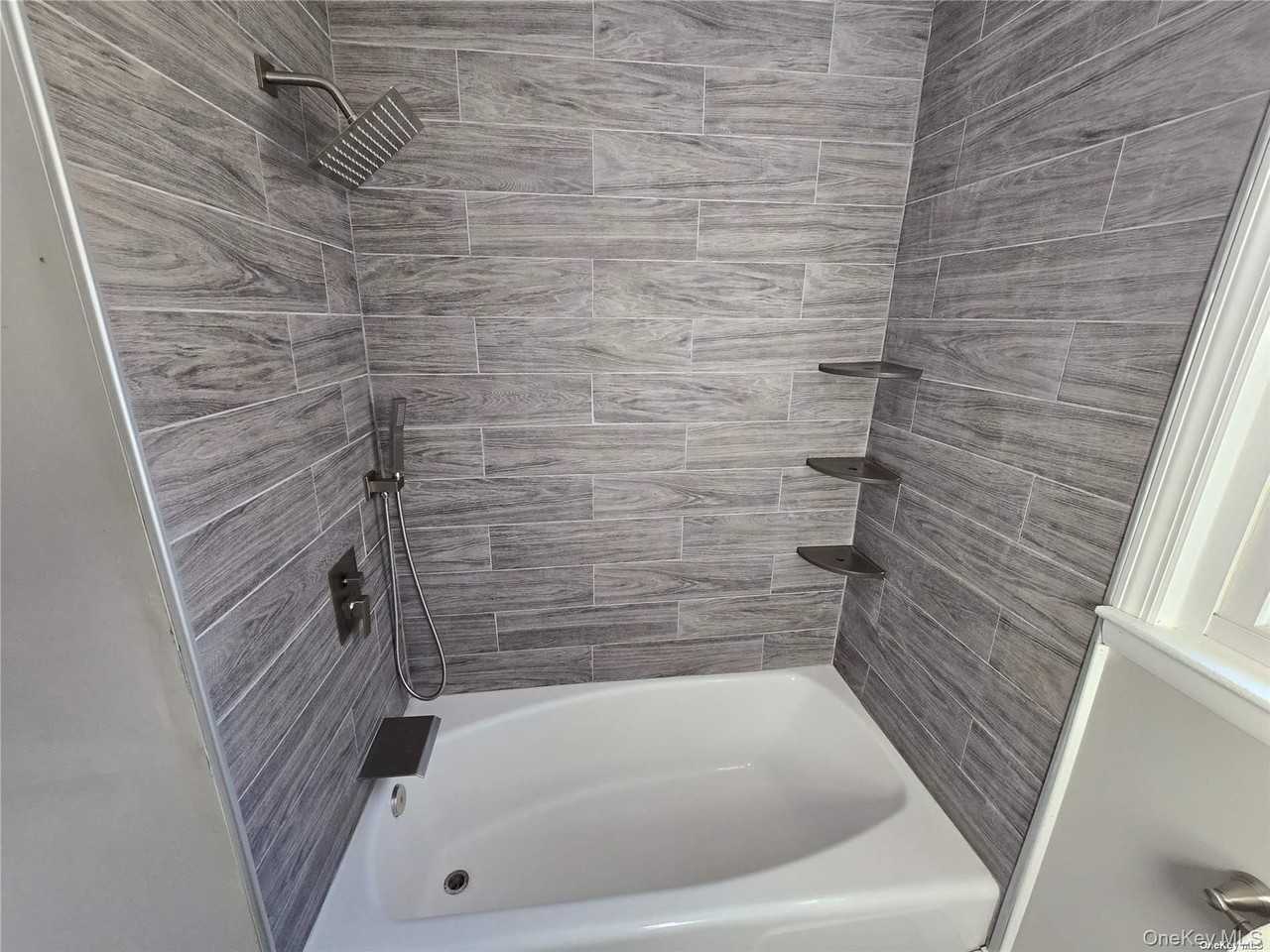 70 E Valley Stream Blvd Apt 2 - Photo 7 of 9