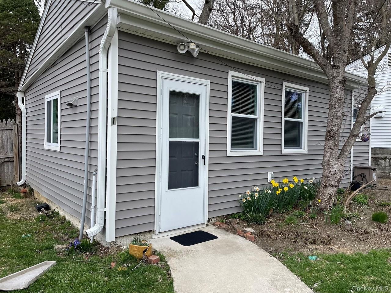 107 Berkshire Dr - Photo 2 of 2