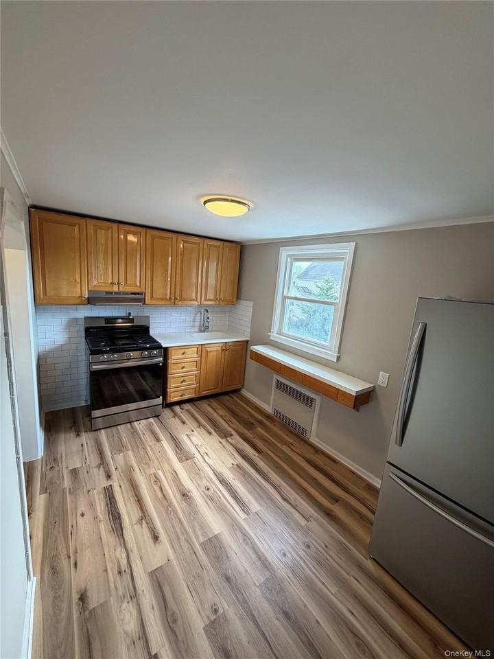 61 Hollywood Ave - Photo 2 of 8