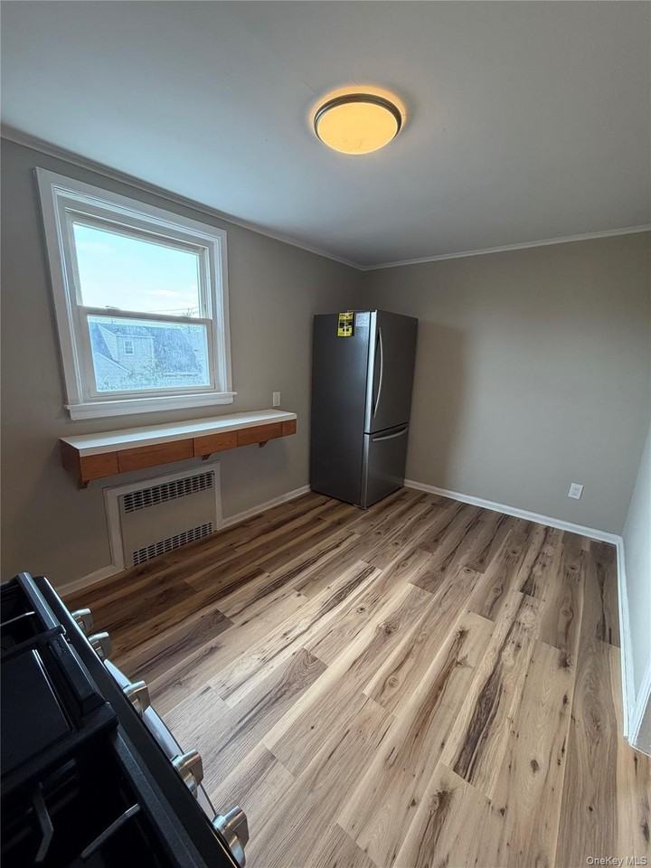 61 Hollywood Ave - Photo 3 of 8