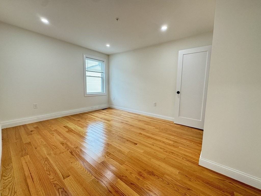 298 Washington St Unit 0 - Photo 2 of 8