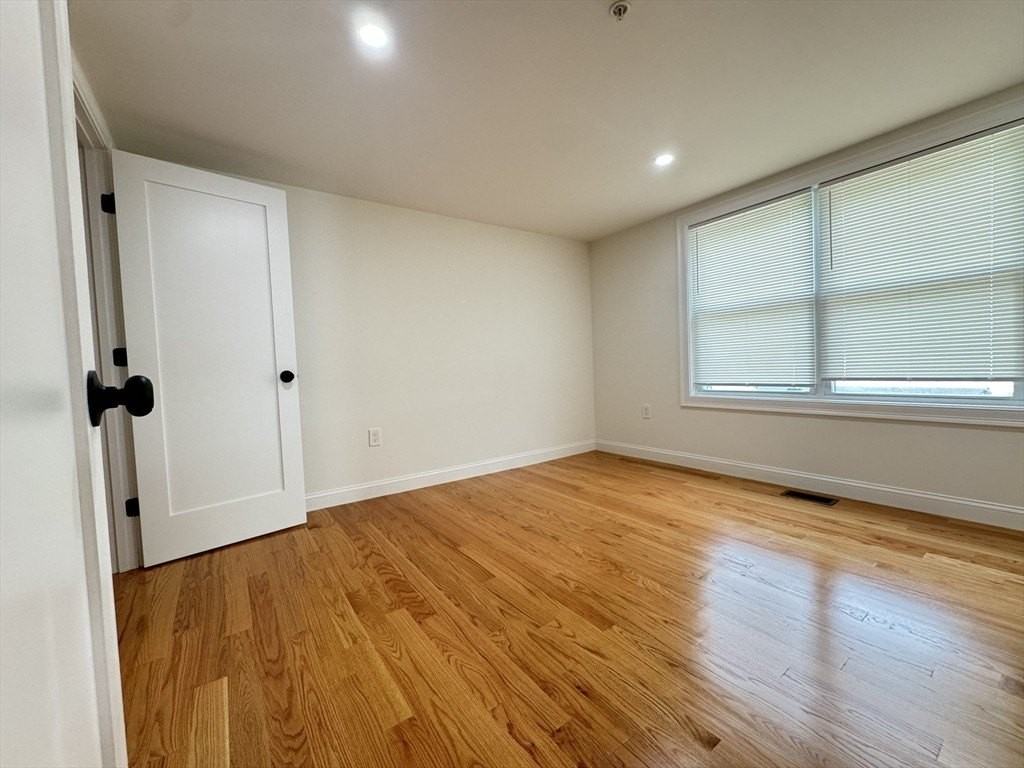 298 Washington St Unit 0 - Photo 4 of 8