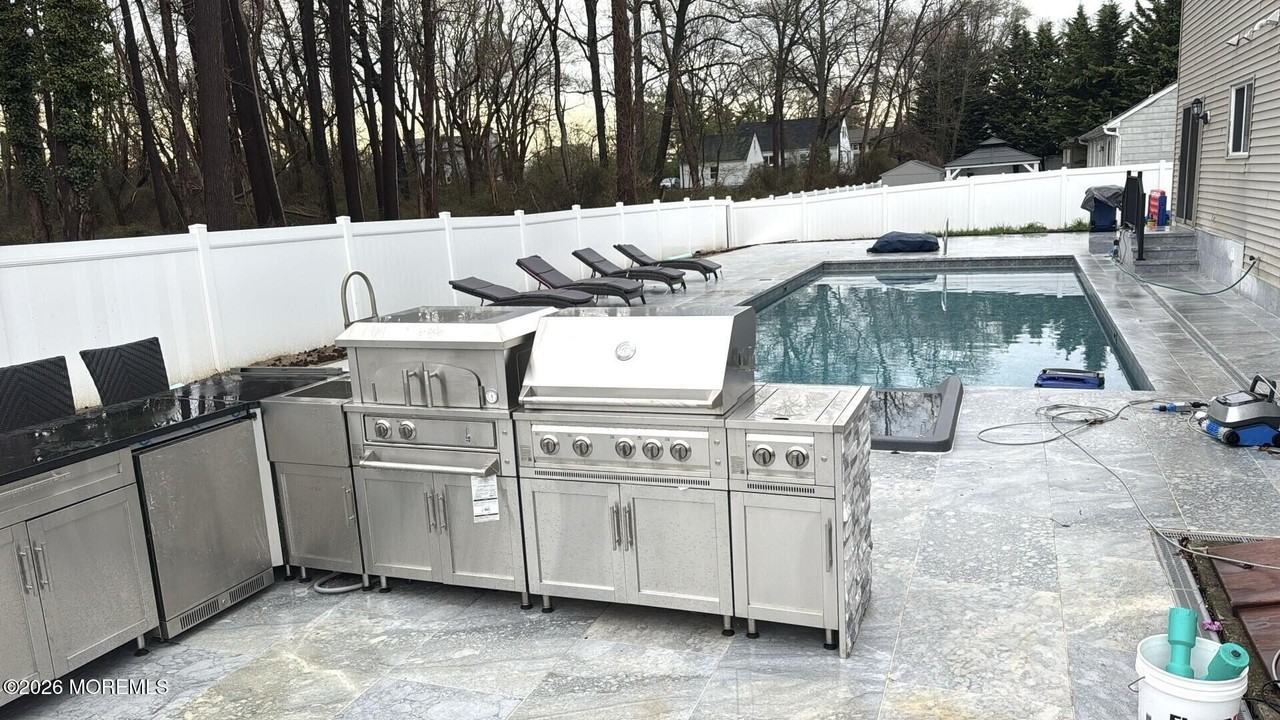 1902 Westfield St - Photo 4 of 12