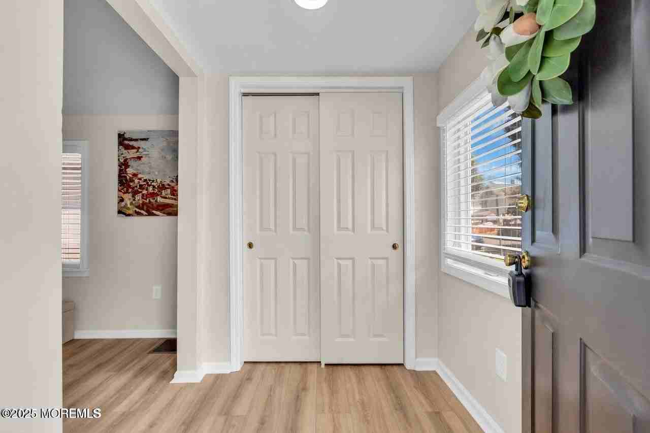 520 Brighton Ave - Photo 4 of 25