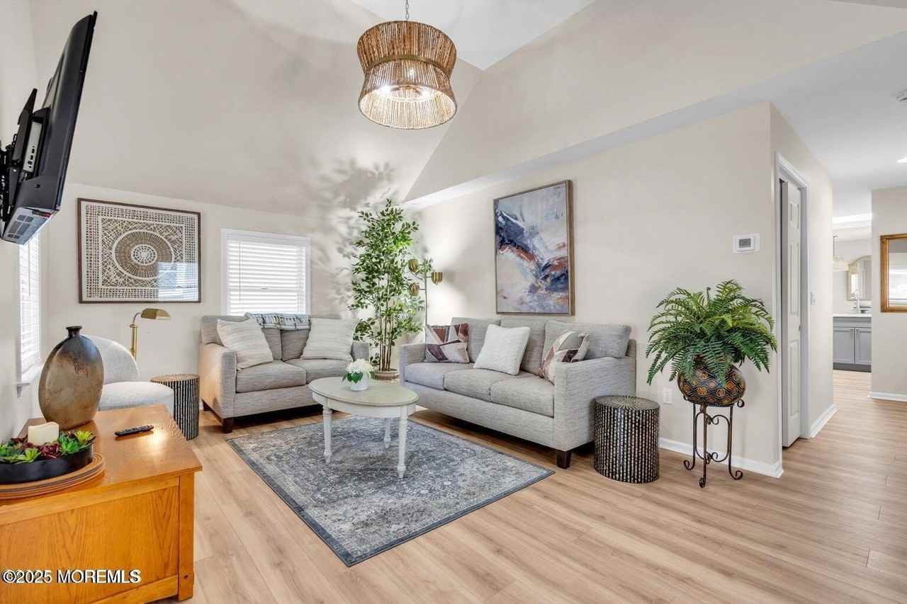 520 Brighton Ave - Photo 5 of 25