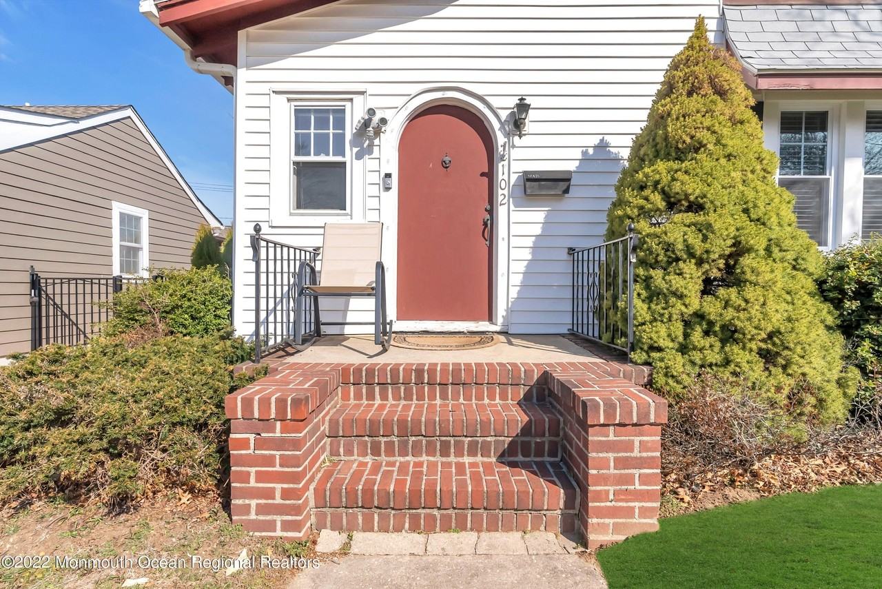 102 Dixon Ave - Photo 2 of 35