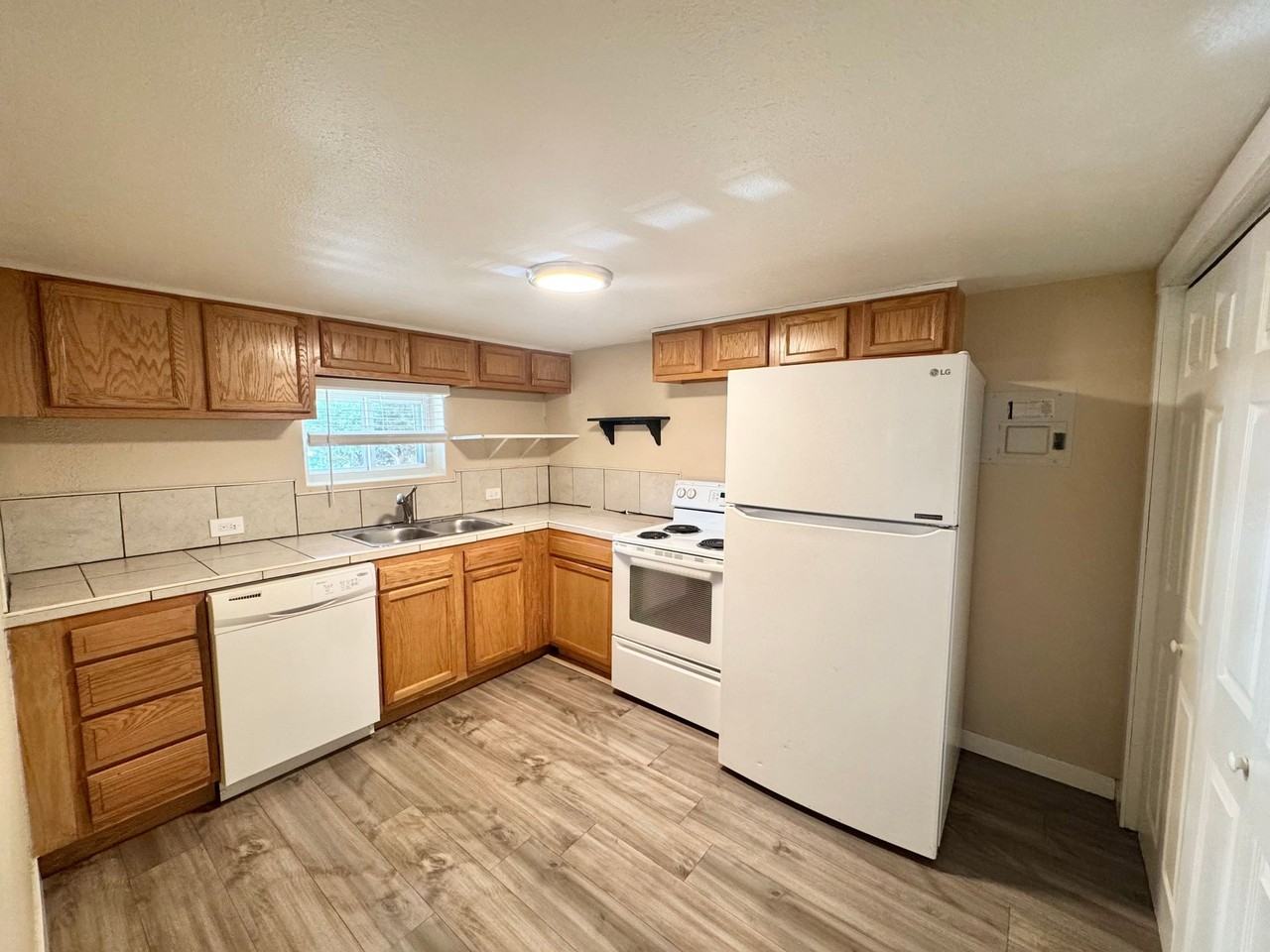 2511 W Uintah St. - Photo 3 of 7