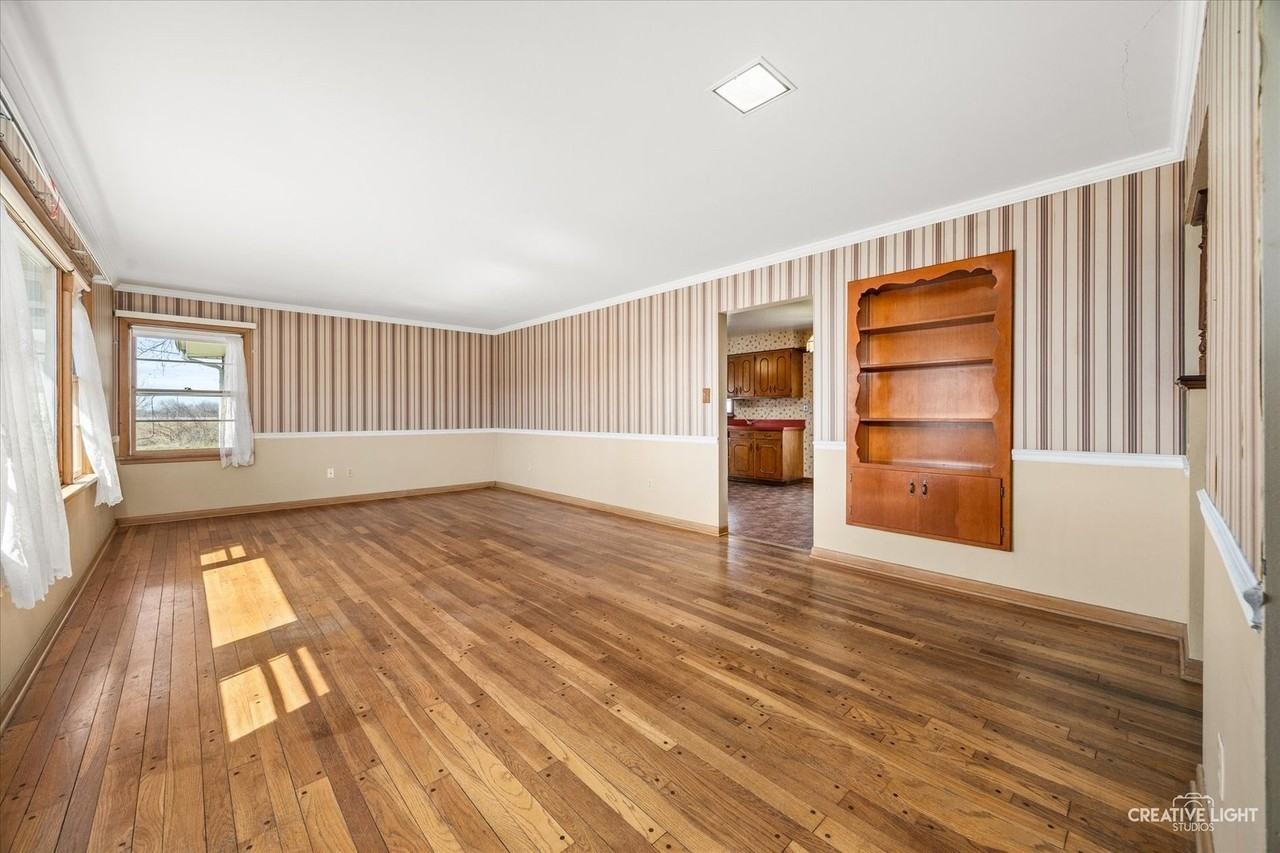 39W258 Seavey Rd - Photo 2 of 18