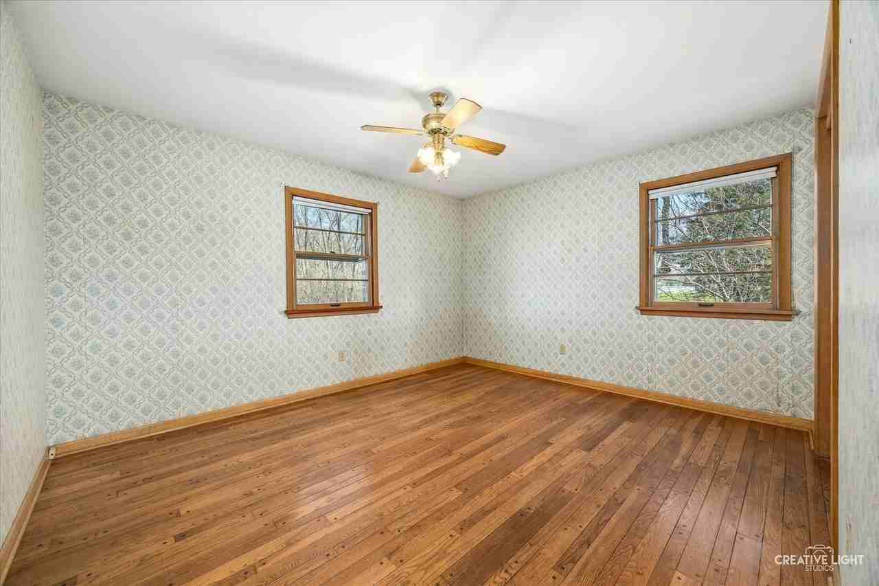 39W258 Seavey Rd - Photo 7 of 18