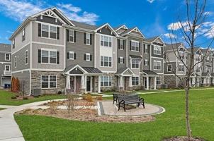 featured image of 438 Lakeshore Ct #438