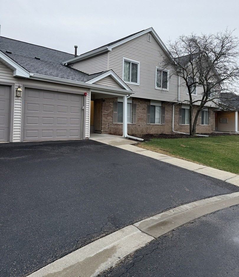 7040 Remington Ct Apt 204 - Photo 2 of 23