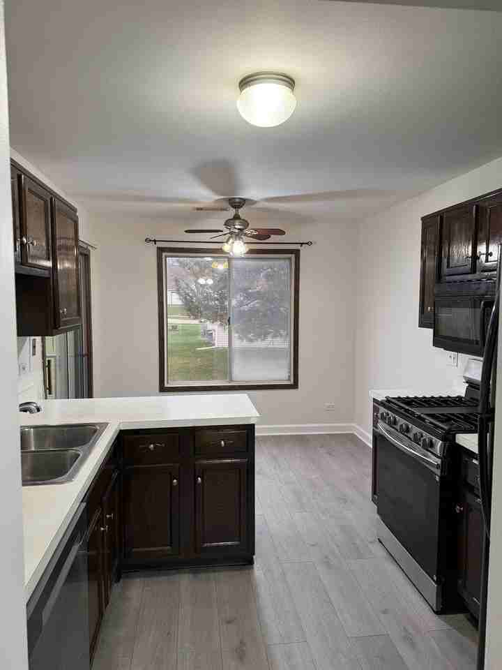 7040 Remington Ct Apt 204 - Photo 7 of 23