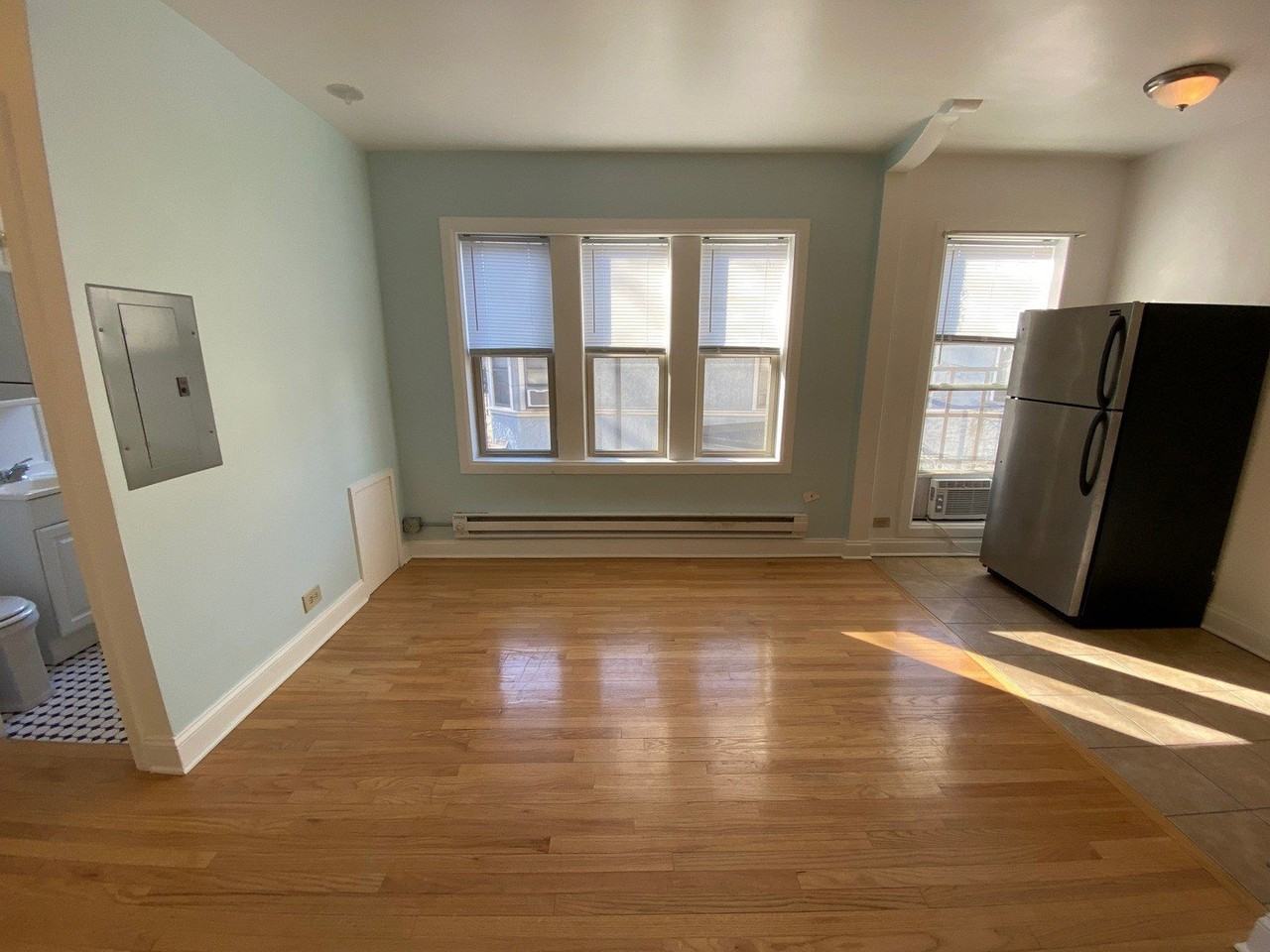 1332 W Hood Ave Apt 208 - Photo 2 of 7