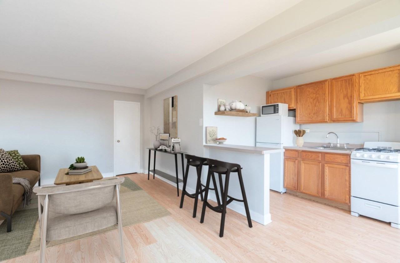 855 Hinman Ave Apt 704 - Photo 2 of 6