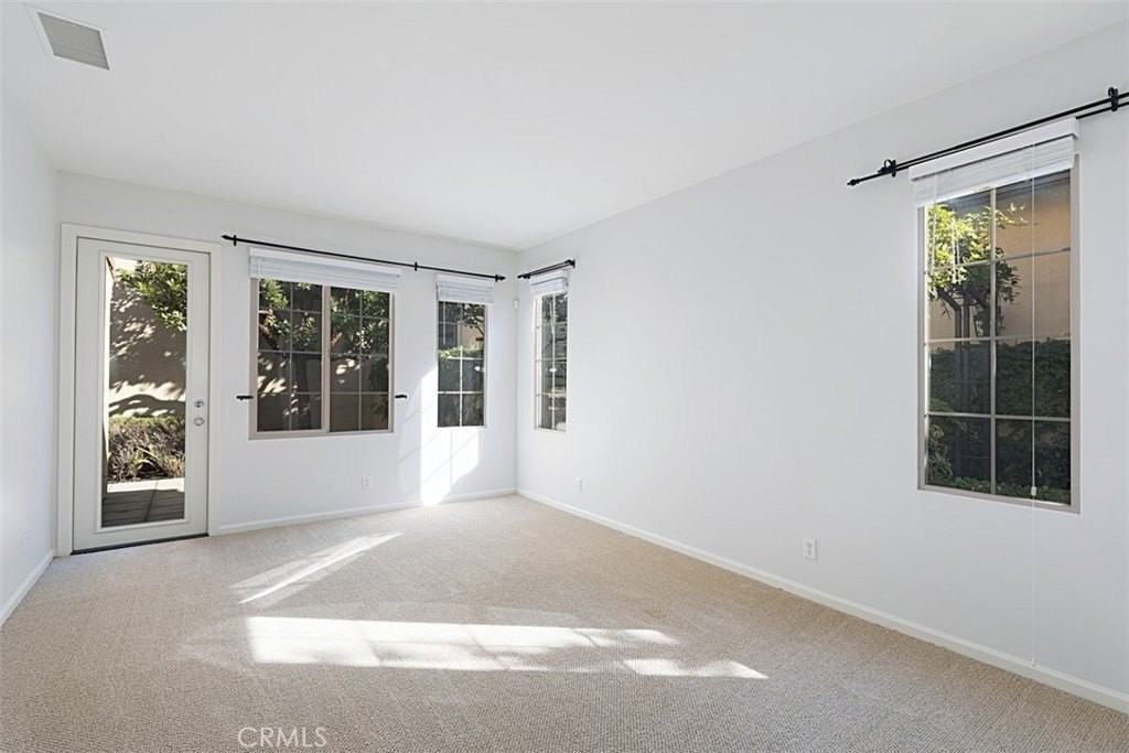 8 Iceberg Rose - Photo 5 of 46