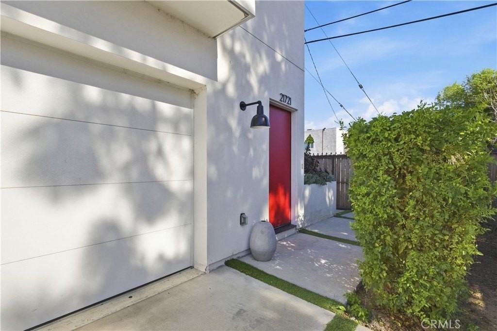 21721 Hart St - Photo 2 of 18