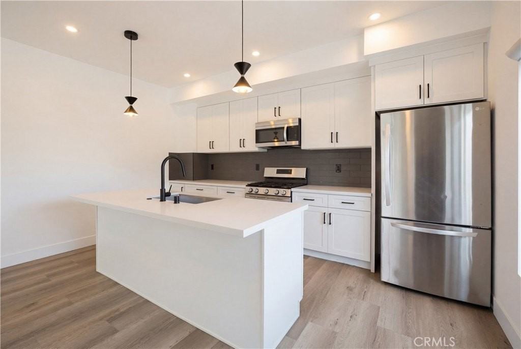 21721 Hart St - Photo 4 of 18