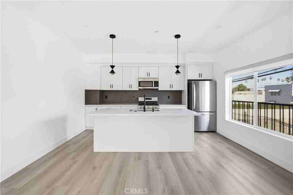 21721 Hart St - Photo 7 of 18