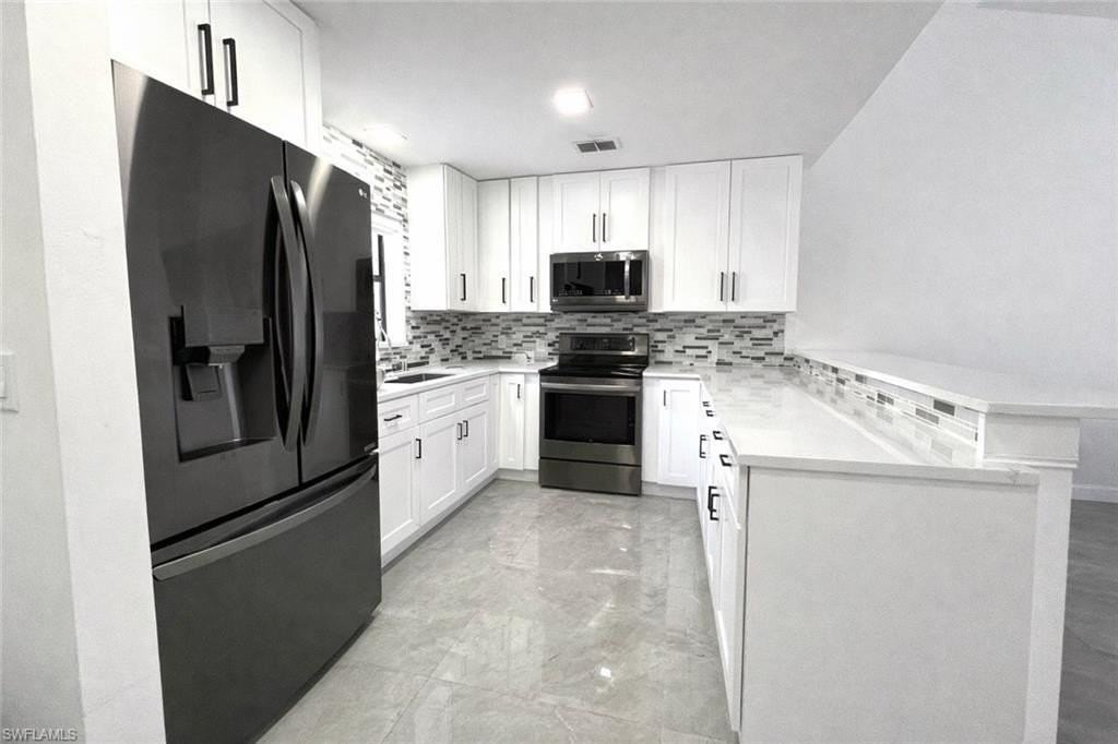 3767 Golden Gate Blvd E - Photo 4 of 26