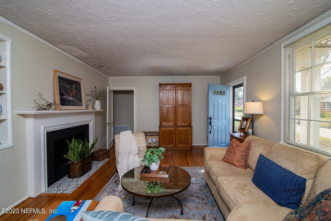 1007 S Shores Rd - Photo 2 of 14