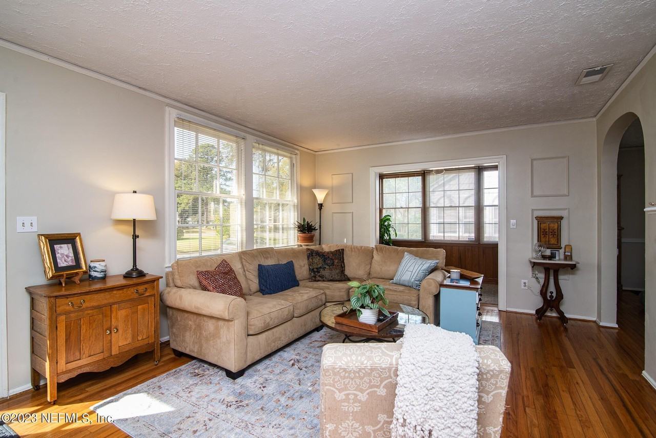 1007 S Shores Rd - Photo 3 of 14