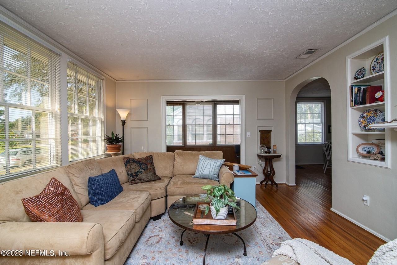 1007 S Shores Rd - Photo 4 of 14