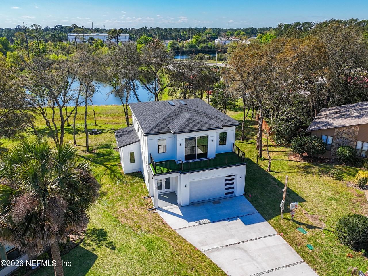 2121 Broad Water Dr - Photo 3 of 50