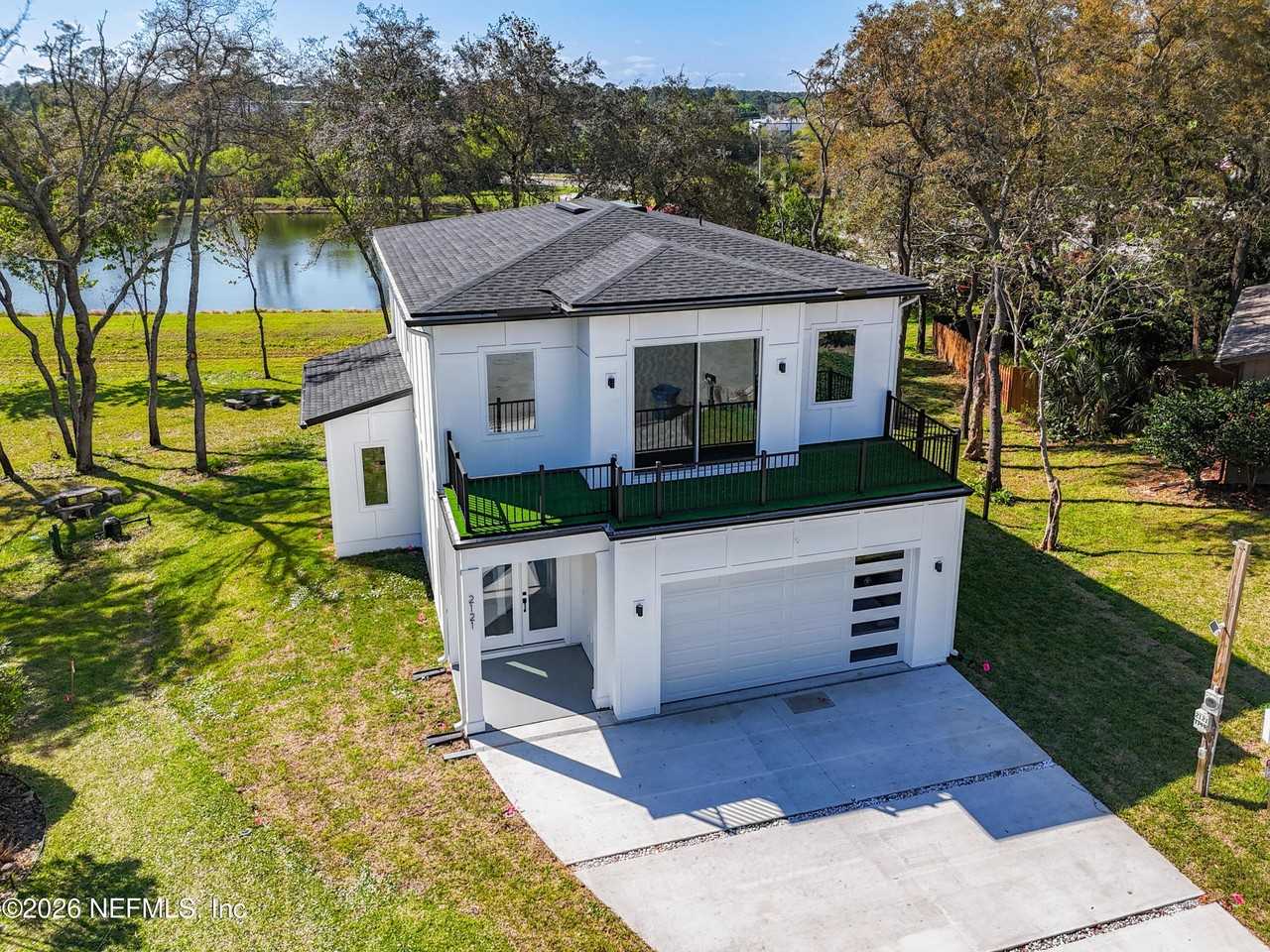 2121 Broad Water Dr - Photo 4 of 50