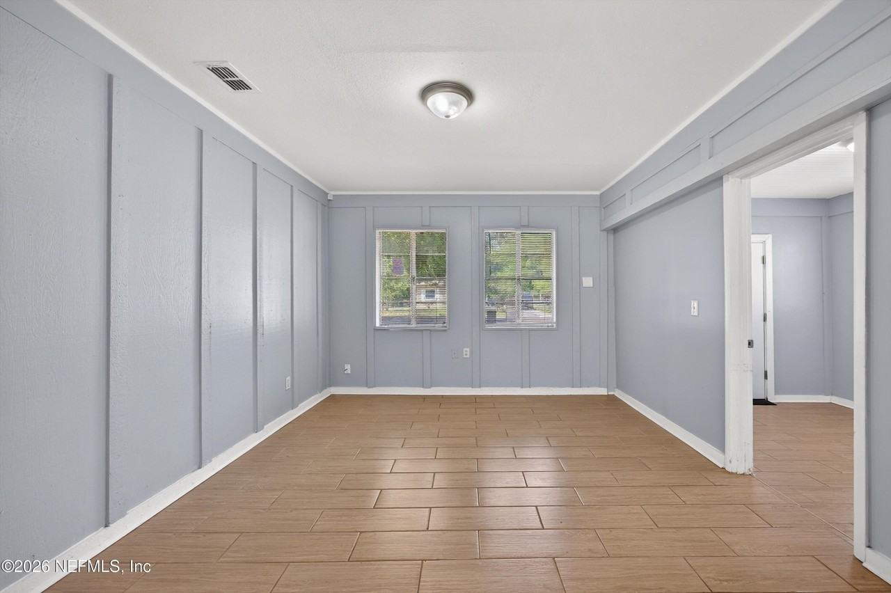 2960 W 10th St - Photo 5 of 34