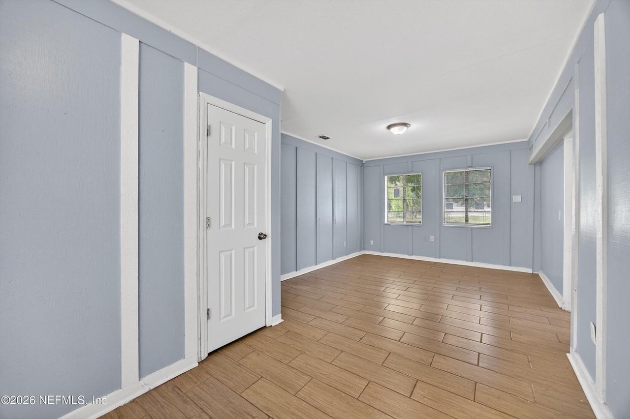 2960 W 10th St - Photo 6 of 34