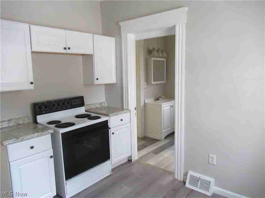 1530 Winchester Ave - Photo 7 of 24