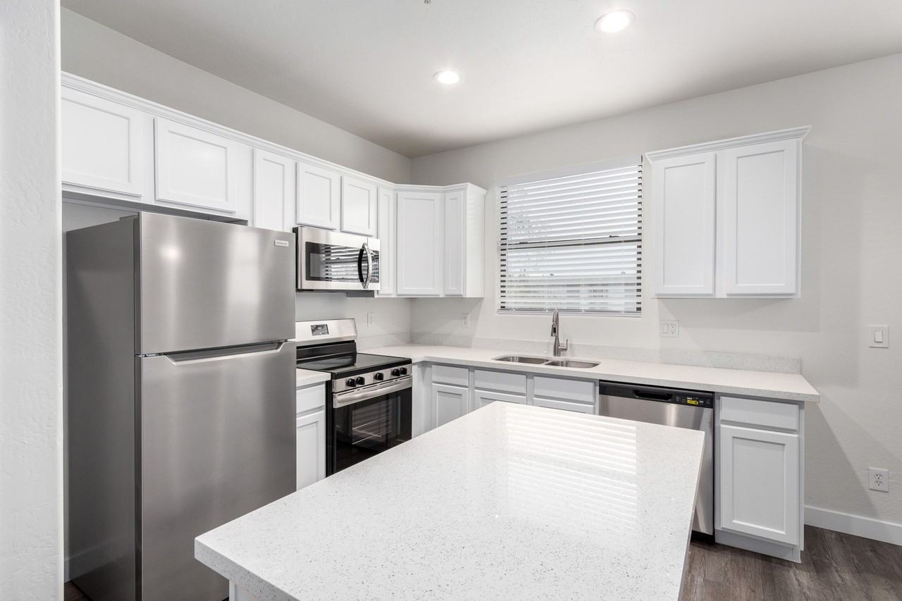 111 W Beth Dr #1 - Photo 3 of 20