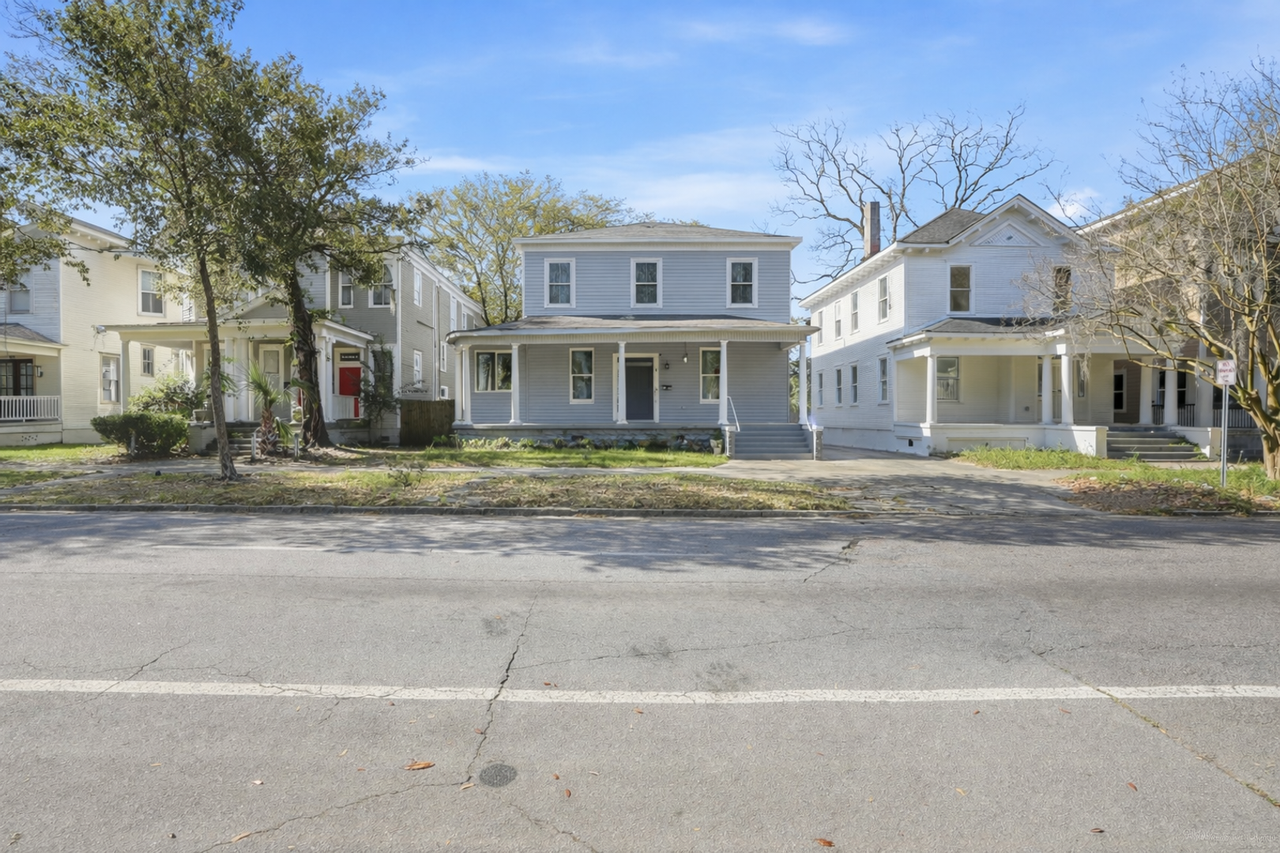 809 E Henry St - Photo 3 of 41