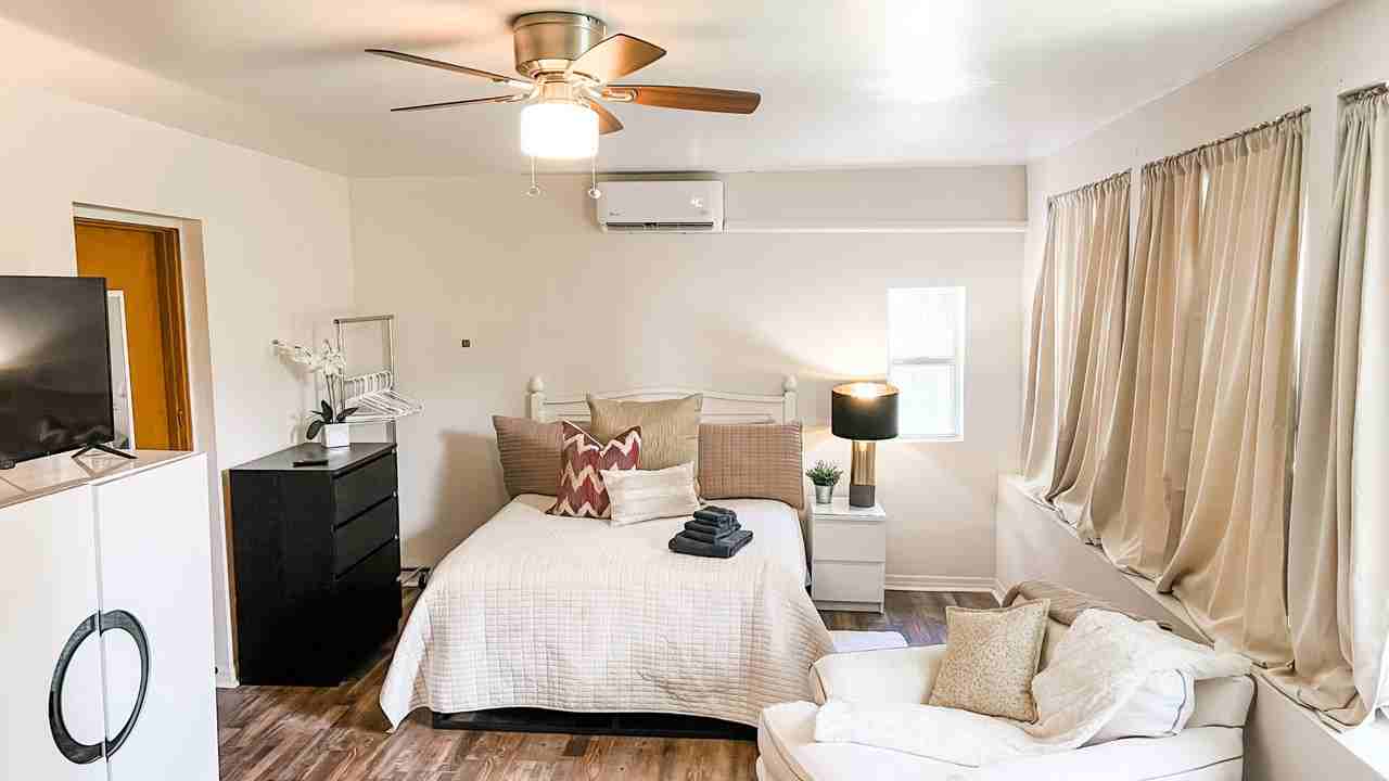 E 112th Ave - Photo 7 of 11