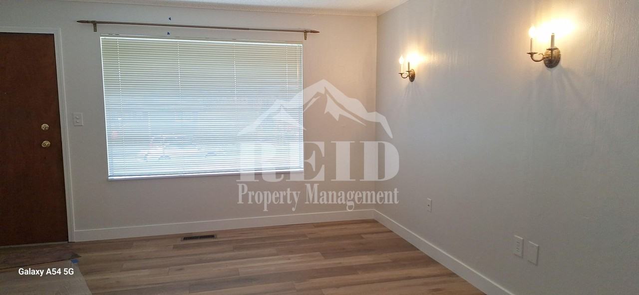 2501 Fir Ave - Photo 3 of 23