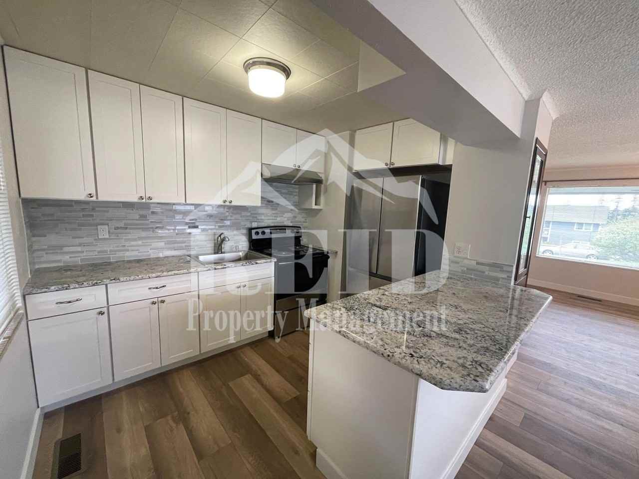 2501 Fir Ave - Photo 4 of 23