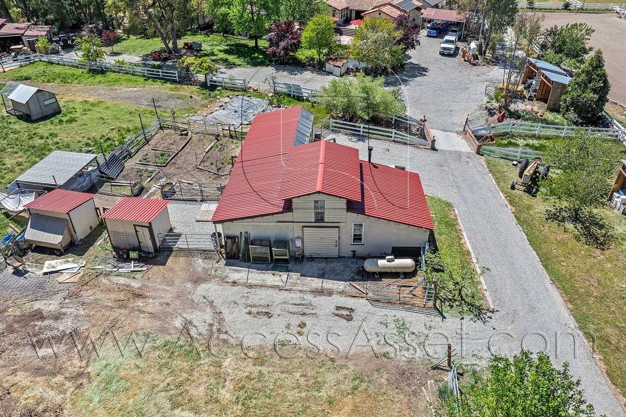 17700 Rodeo Rd - Photo 4 of 19