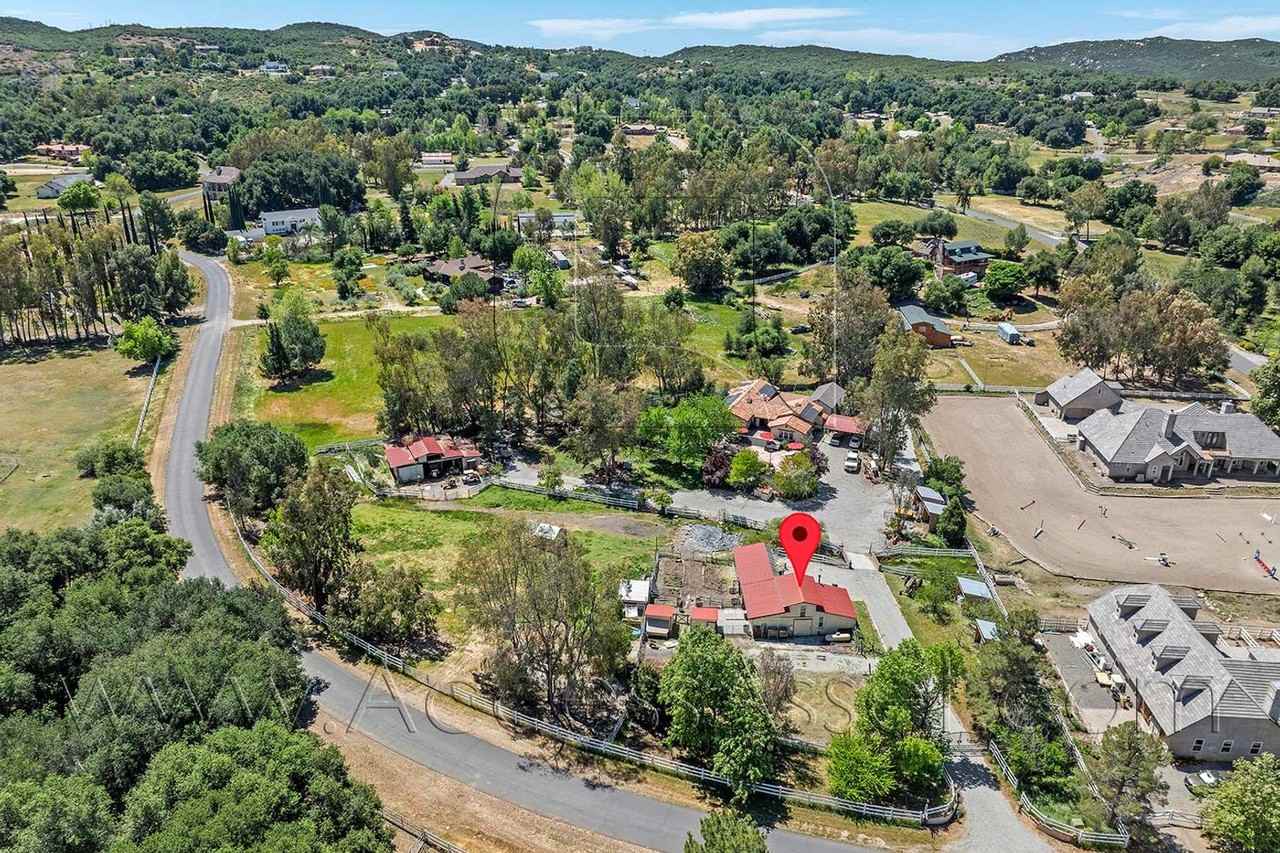 17700 Rodeo Rd - Photo 6 of 19