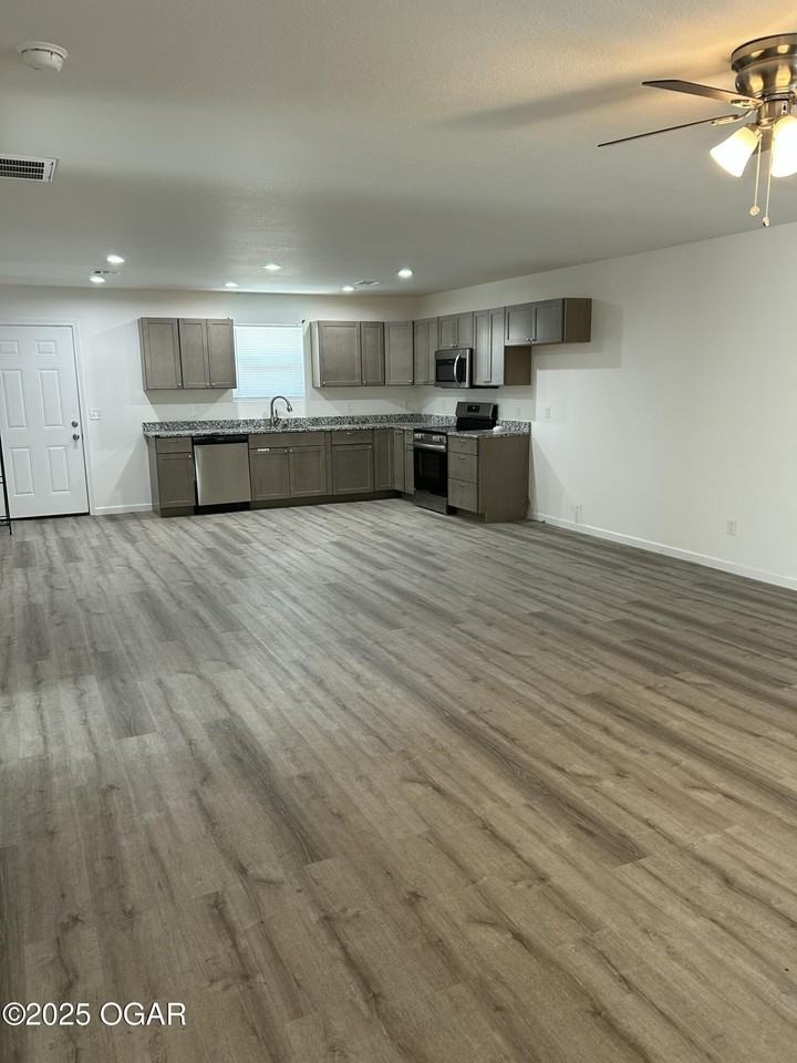 118 W Daugherty St Apt D - Photo 2 of 6