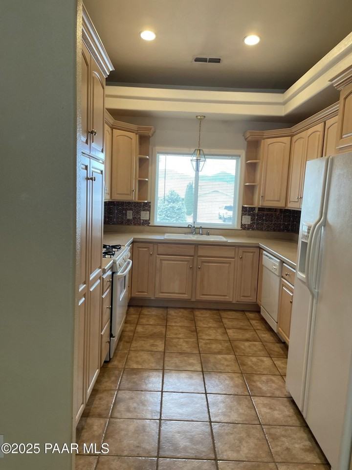 873 N Old Chisholm Trl Apt A - Photo 2 of 8